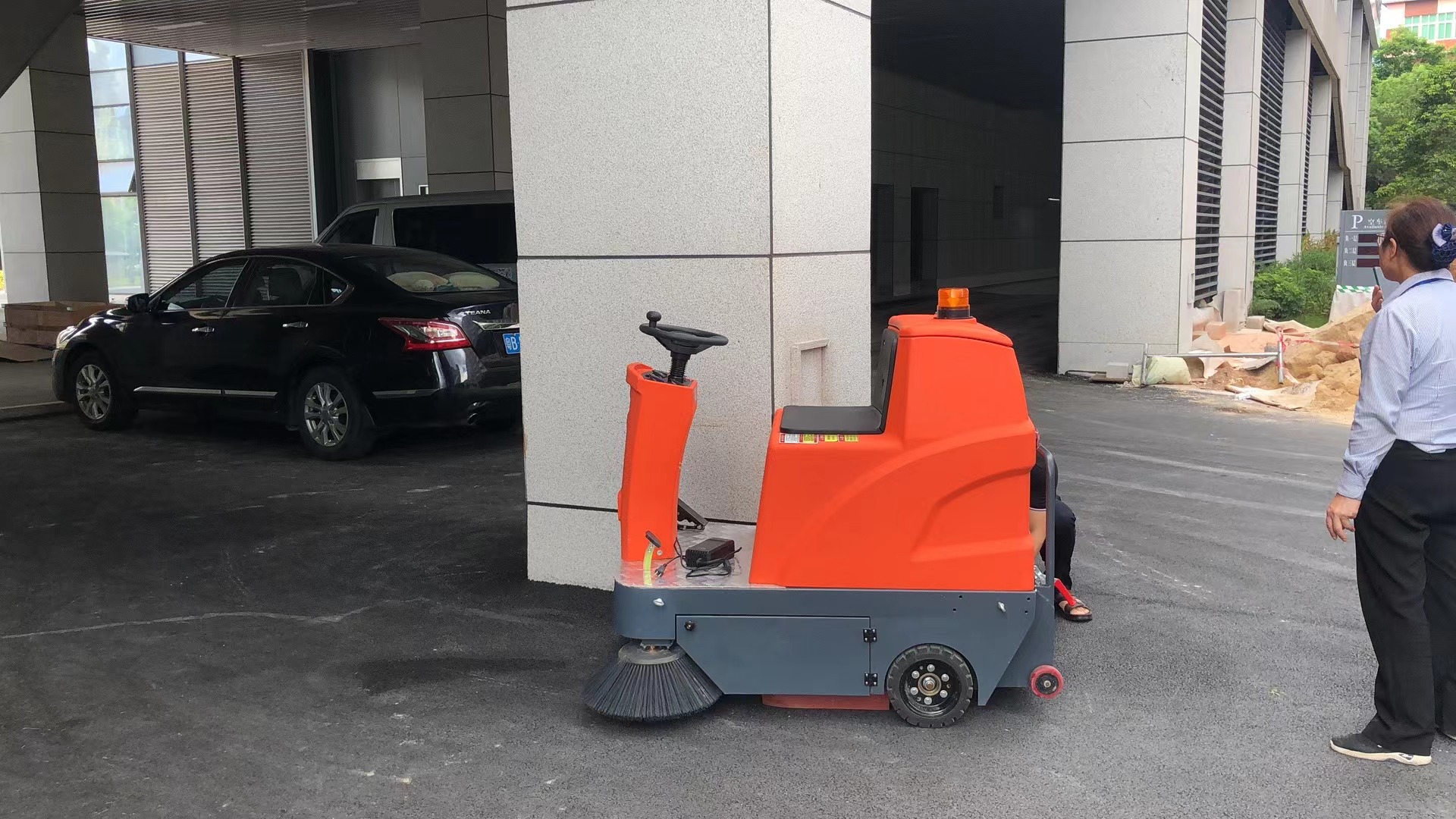 潔臣士掃地車提升工廠園區日常清掃效率